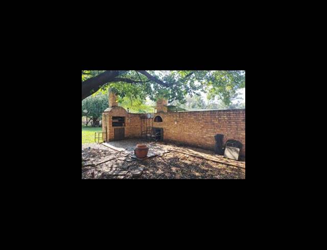 FARM FOR SALE IN WALKER'S FRUIT FARMS